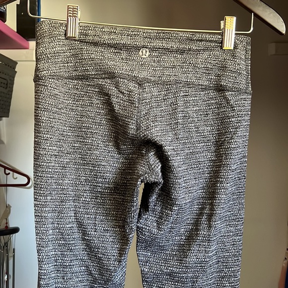 Lululemon Wunder Under 28” size 6 - Picture 2 of 4